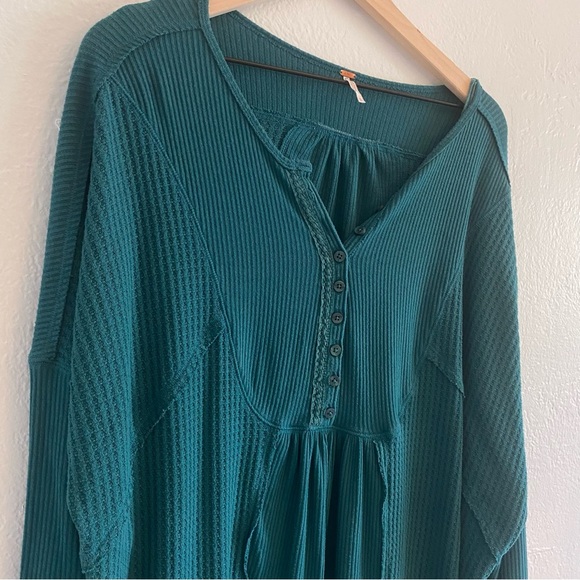 Free People Leo Henley top Relaxed Buttoned Top - Picture 4 of 9